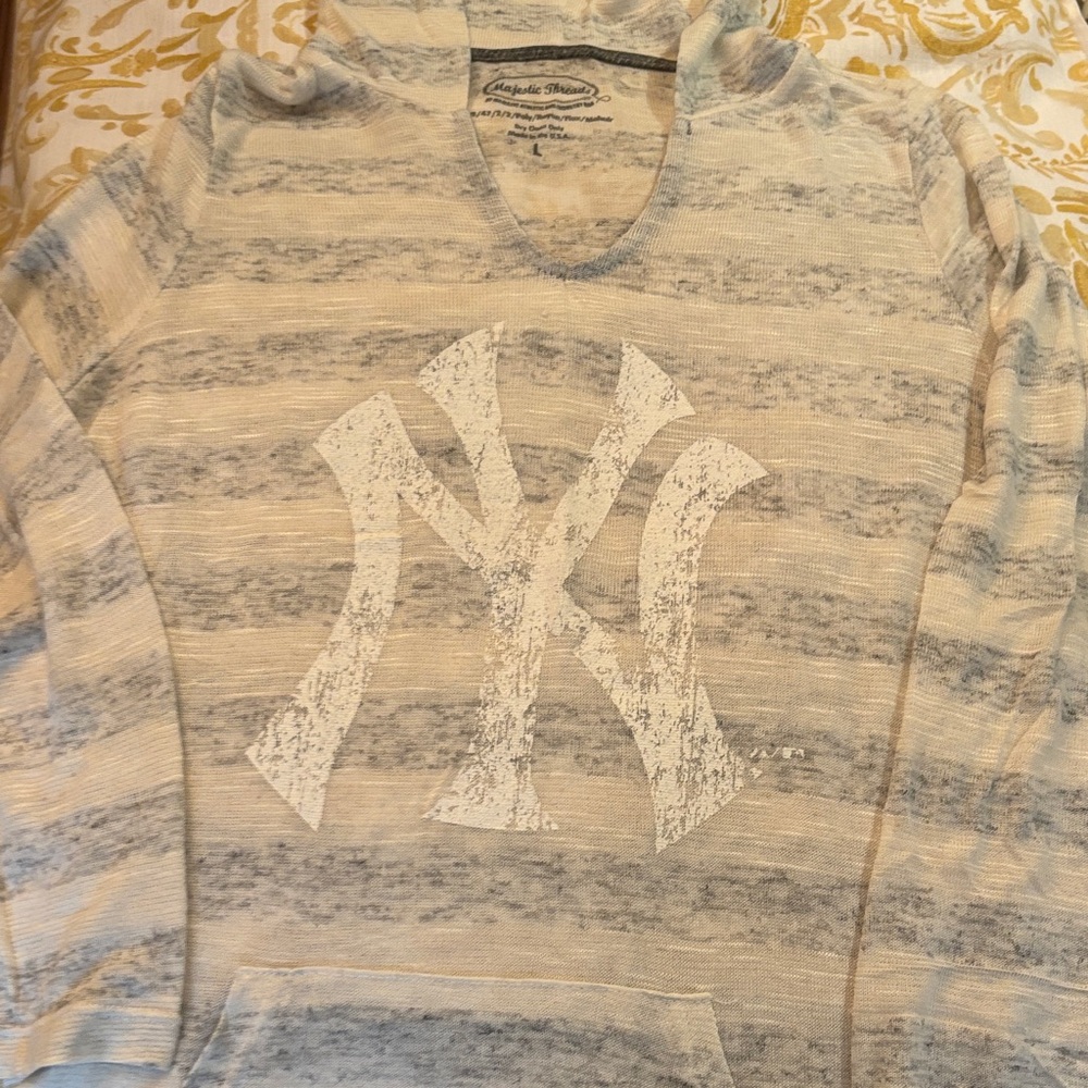 Majestic Athletic Women's NY Yankees Logo Hooded Sweatshirt in Cream & Gray